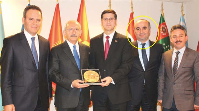 CHP Genel Başkanı Kemal Kılıçdaroğlu, 17-25 Aralık kalkışmasından iki hafta önce Washington’da, Gülen’in ABD’deki kurmay kadrosu ile buluştu. Kılıçdaoğlu’nun buluştuğu ekipte Kemal Öksüz de bulunuyordu. 
