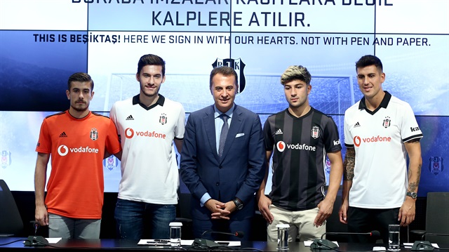 Beşiktaş, yeni transferleri Roco Umut Nayir, Dorukhan Toköz ve Güven Yalçın'a toplu imza töreni düzenlemişti.