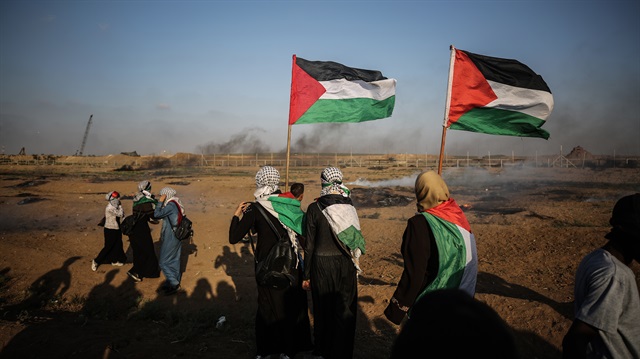 Arşiv: Filistinliler, Toprak Günü'nün 42. yılı nedeniyle 30 Mart'tan bu yana abluka altındaki Gazze Şeridi'nin İsrail sınırında 'Büyük Dönüş Yürüyüşü' adıyla barışçıl eylemler düzenliyor. 