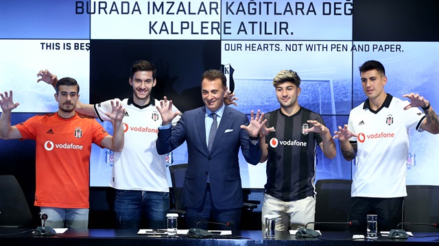 Beşiktaş, yeni transferleri Roco Umut Nayir, Dorukhan Toköz ve Güven Yalçın'a toplu imza töreni düzenlemişti.