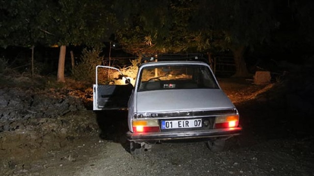Adana'da mahalleli aracın içinde ölmüş bir şahıs buldu. 