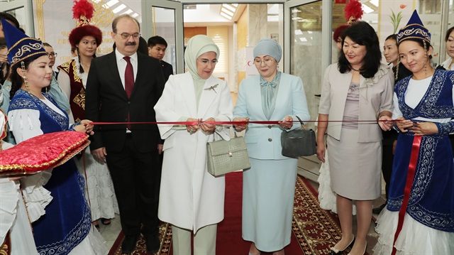 Cumhurbaşkanı Erdoğan’ın eşi Emine Erdoğan Bişkek'teki kültür merkezinin açılışına katıldı.