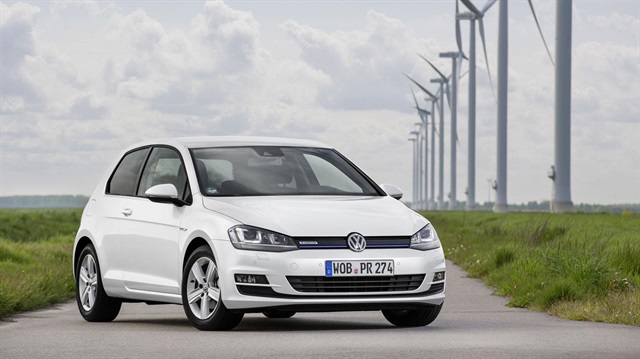 Volkswagen'in benzinli araçlarda emisyon hilesi yaptığı iddia ediliyor!