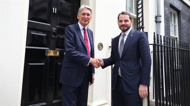 Hazine ve Maliye Bakanı Berat Albayrak - İngiltere Maliye Bakanı Philip Hammond ile bir araya geldi.