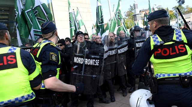 İsveç'te ırkçı parti olarak bilinen İsveç İçin Alternatif Partisinin (AFS) gösterilerine daha önce polis müdahale etmişti.
