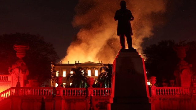 20 milyondan fazla esere ev sahipliği yapan Brezilya Ulusal Müzesi'ndeki yangında pek çok eser zarar gördü.