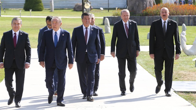 Türk Konseyi 6. Devlet Başkanları Zirvesi başladı. Kırgızistan'ın ev sahipliğinde Azerbaycan, Kazakistan ve Türkiye'nin üye olduğu zirveye, Özbekistan ve Macaristan da katıldı. 