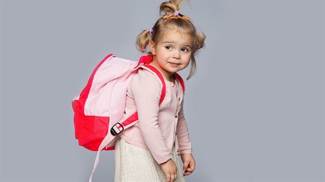 Okul çantasının ağırlığı 12 yaşına kadar 4 kg’ı, 15 yaşına kadar da 5 kg’ı geçmemelidir.