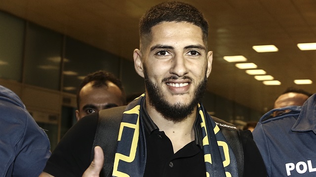 Yassine Benzia, kiralık olarak Fenerbahçe forması giyecek.