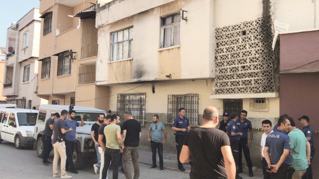 Mersin’de psikolojik sorunlar yaşayan Mehmet Kaya, iki katlı evin damında uyuyan eşi ve 3 çocuğunu tabancayla öldürdü. 