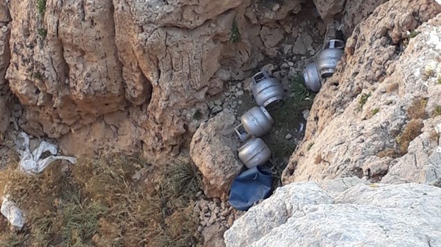 PKK'lı teröristlerce kullanılan mağara ve sığınaklarda mühimmat ele geçirildi.