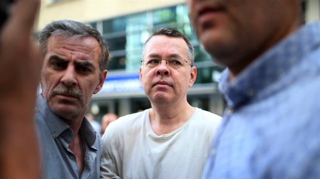 ABD'li Rahip Brunson, İzmir'de görülen davanın ardından ev hapsi cezasın verilerek cezaevinden çıkarılmıştı.