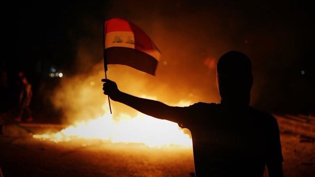Protestoların ardından Basra'da sokağa çıkma yasağı ilan edildi.