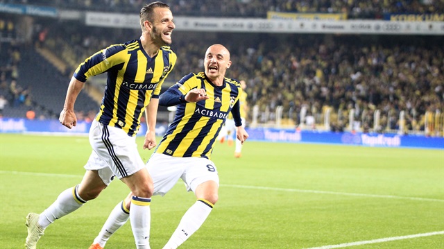 33 yaşındaki golcü futbolcu 2 sezondur Fenerbahçe forması giyiyor.