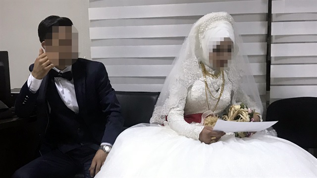 İhbar üzerine düğün salonuna giden polis ekipleri 14 yaşındaki gelini koruma altına aldı ve nikahı iptal etti.
