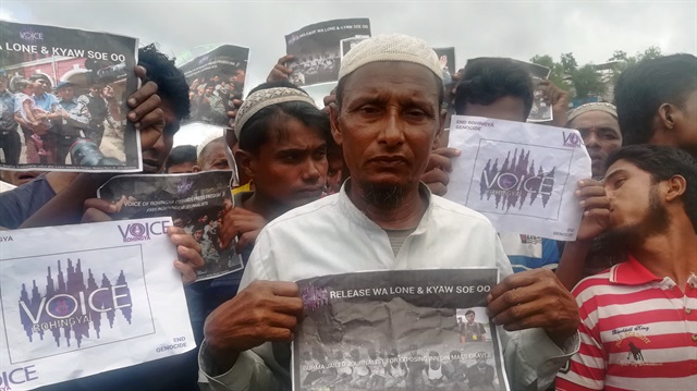 Rohingya Regugee Abdu Shakur, father of one of the victims of Inn Din massacre protests the sentencing of Reuters journalists Wa Lone and Kyaw Soe Oo at Teng Khali camp outside Cox's Bazar in Bangladesh September 5, 2018. 