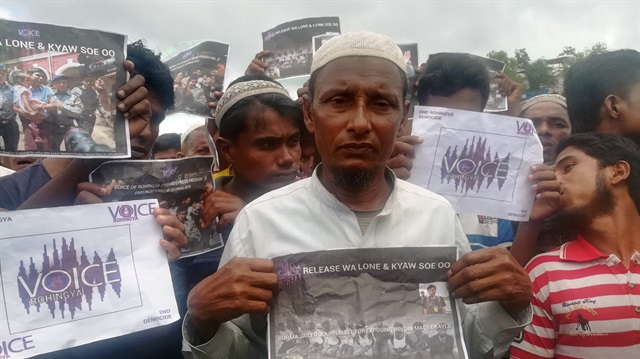 Rohingya Regugee Abdu Shakur, father of one of the victims of Inn Din massacre protests the sentencing of Reuters journalists Wa Lone and Kyaw Soe Oo at Teng Khali camp outside Cox's Bazar in Bangladesh September 5, 2018.
