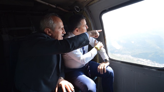 Ulaştırma ve Alt Yapı Bakanı Mehmet Cahit Turhan ile Tarım ve Orman Bakanı Bekir Pakdemirli (Foto kaynak: AA)