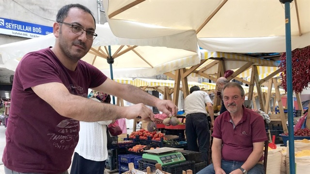 Ordu’nun Fatsa ilçesinde sezonun son incirleri kilosu 20 TL'den satılıyor.