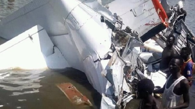 Güney Sudan'ın Yirol kentinde 22 kişiyi taşıyan bir yolcu uçağı düştü. 