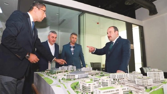 ​​Sanayi ve Teknoloji Bakanı Mustafa Varank, Kocaeli'de Bilişim Vadisi'ni ziyaret ederek incelemelerde bulundu.