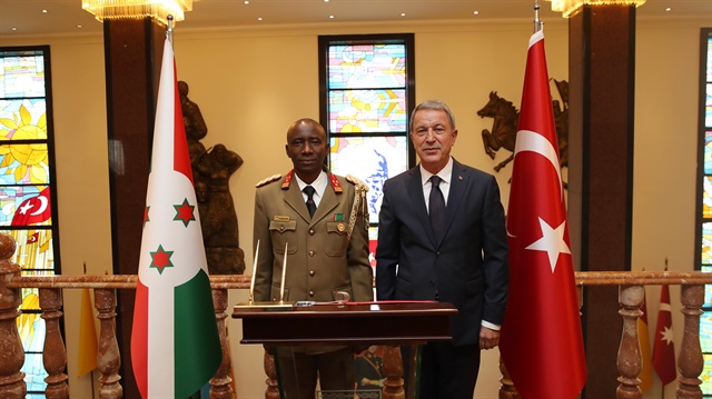  وزير الدفاع التركي خلوصي أكار، ورئيس أركان الجيش البوروندي
