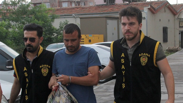 Kendisini polis olarak tanıtan çete lideri emniyetin operasyonunun ardından yakalandı.