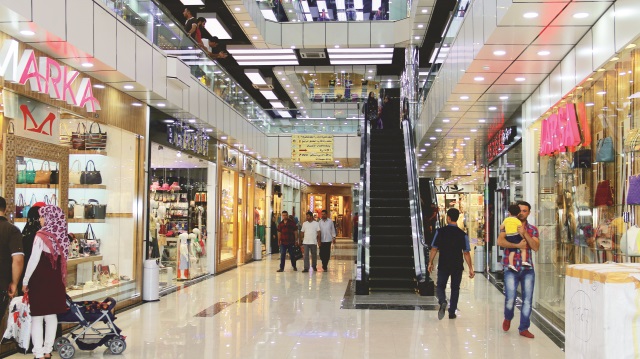 Nişantaşı City's, Marmara Park ve Forum İstanbul'da yüksek döviz kuruyla kiralara tepki olarak 2 saatliğine dükkanlar kepenk kapattı.