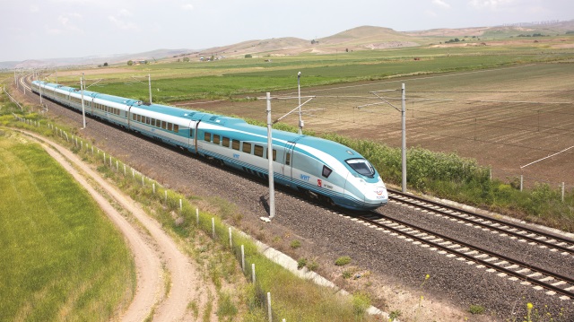 Der Spiegel, iki ülkenin Türkiye’de yeni demiryolu hatları inşa etmek, mevcut olanları yenilemek ve sinyalizasyon sistemleri için anlaştıklarını yazdı.