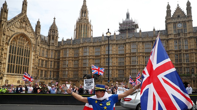 Pro and anti Brexit protesters demonstrate on opposite sides of the road outside the Houses of Parliament in London, Britain, September 5, 2018.