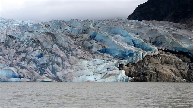 En belirgin buzul erimesi Alaska'da gerçekleşmektedir.