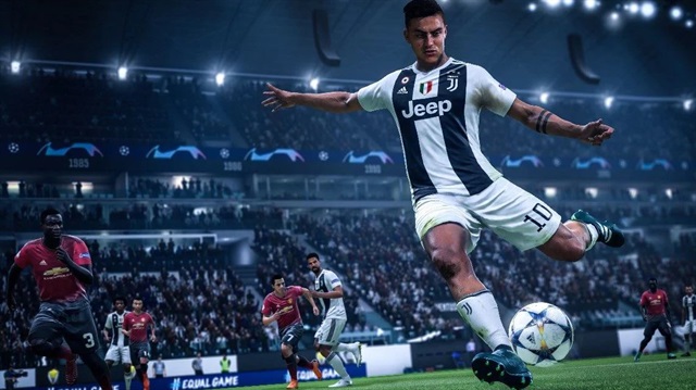 Dybala, oyunun tanıtım görsellerinde Juventus formasıyla görünüyor. 