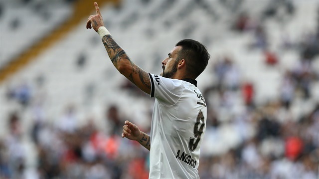 Negredo bu sezon Beşiktaş formasıyla çıktığı 5 resmi maçta 3 gol kaydetti.