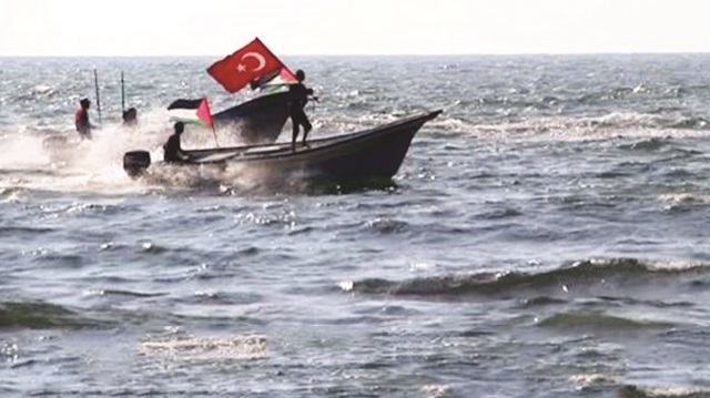 Gazzeliler, Akdeniz sularında Türk bayrağını dalgalandırdı.