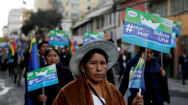 File photo: Bolivians take part in events commemorating the "Dia del Mar" (Day of the Sea) in La Paz, Bolivia, March 22, 2017. The sign reads "Sea for Bolivia, the sea unite us". "The "Dia del Mar" refers to the day on which Bolivia lost its access to the sea to Chile during the 1879-1883 War of the Pacific. 