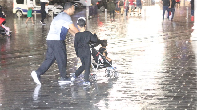 Meteoroloji İstanbul için sağanak yağış uyarısında bulundu. 