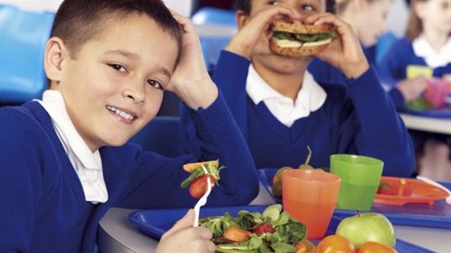 Sağlıksız beslenen çocukların yetişkin dönemde kronik hastalıklara yakalanma riski artıyor. ​​