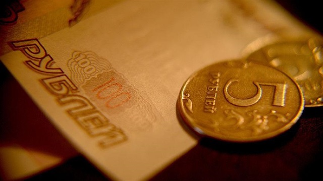 Rus rublesi değer kaybetmeye devam ediyor.