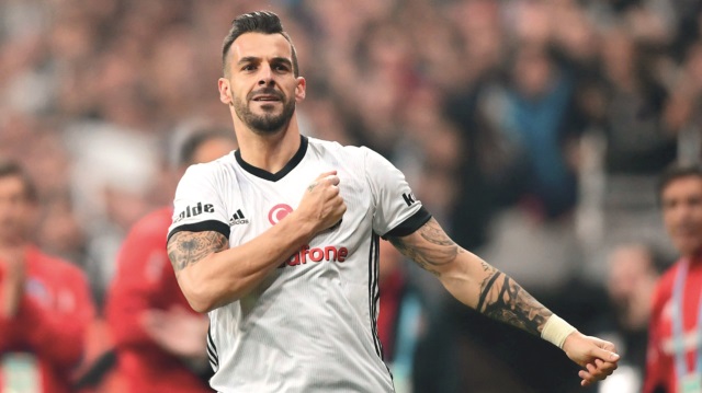 Siyah-beyazlıların geçen sezon Valencia’dan 2.5 milyon Euro’ya transfer ettiği Negredo, 43 resmi maçta 15 gol ve 9 asistle oynadı. İspanyol oyuncu, bu sezon ise 5 resmi maçta 3 gol buldu.