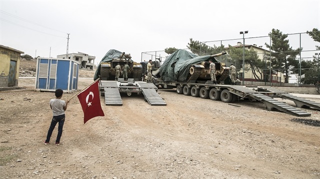 الجيش التركي يعزز قواته على الحدود مع سوريا