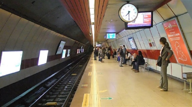 Arşiv: Yenikapı metro istasyonunda araç arazı nedeniyle seferlerde aksama yaşanıyor