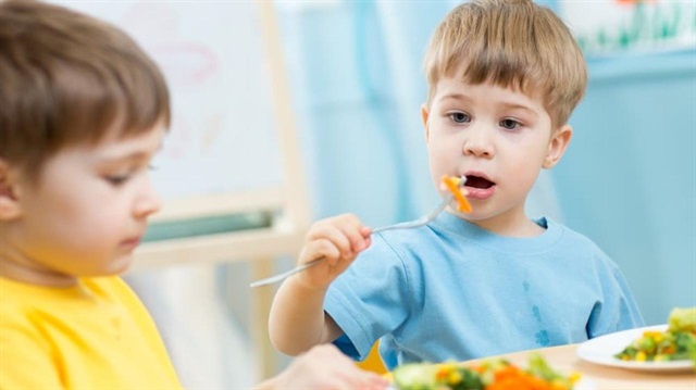 Çocuklarda sağlıklı beslenme ile okul başarısı yakın ilişki içinde bulunuyor.