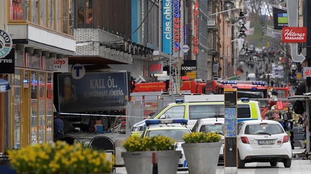 Stockholm polisi patlamanın terör bağlantılı olabileceği ihtimali üzerinde durdu.