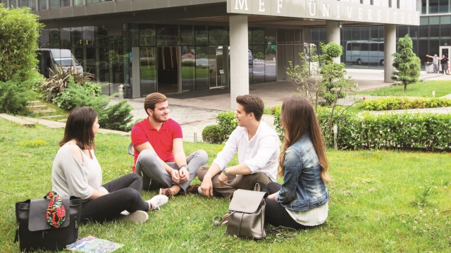 MEF Üniversitesi’nin seçkin akademik kadrosu, aday öğrencilere meslek seçimi ve üniversite hayatı hakkında bilgi alabilecek.