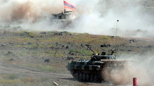 Azerbaycan ordusu da Ermenistan ordusuna ateşle yanıt verdi.