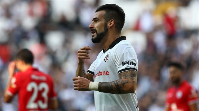 Negredo Beşiktaş formasıyla çıktığı 49 maçta 18 gol atarken 10 da asist kaydetti.