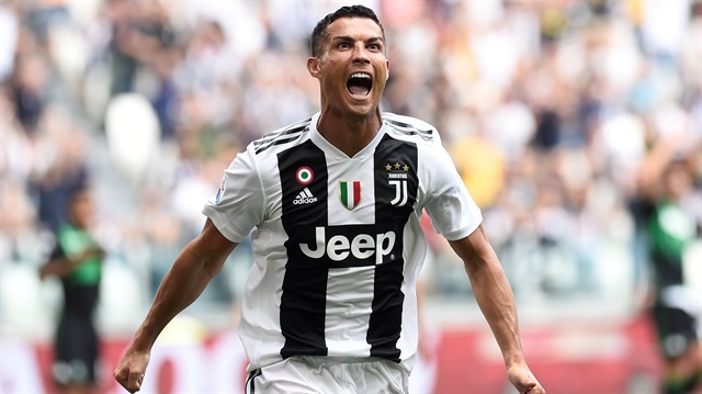 Cristiano Ronaldo, Juventus formasıyla ilk golünü attı. 