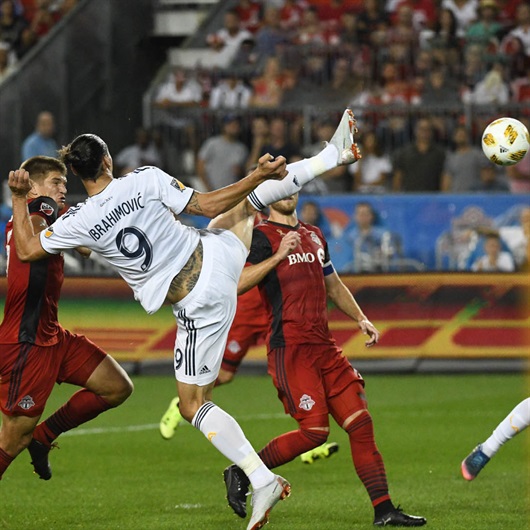 Zlatan Ibrahimovic'ten inanılması güç bir gol daha!