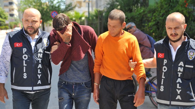 Antalya'da öğretmeni öldürdükten sonra üzerindekileri çalan zanlılar tutuklandı.