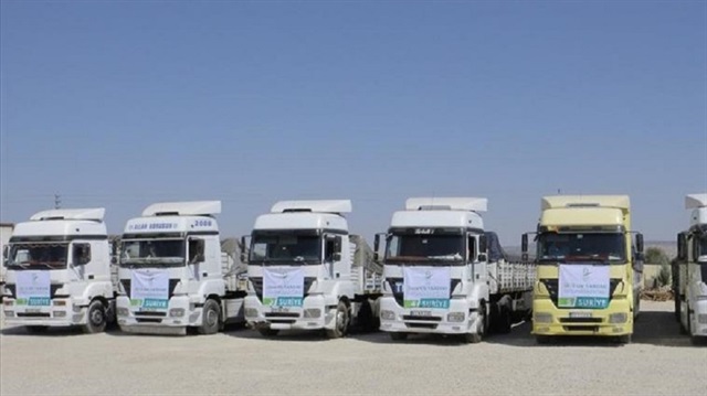6 شاحنات تركية محملة بالدقيق تتجه إلى "إدلب
